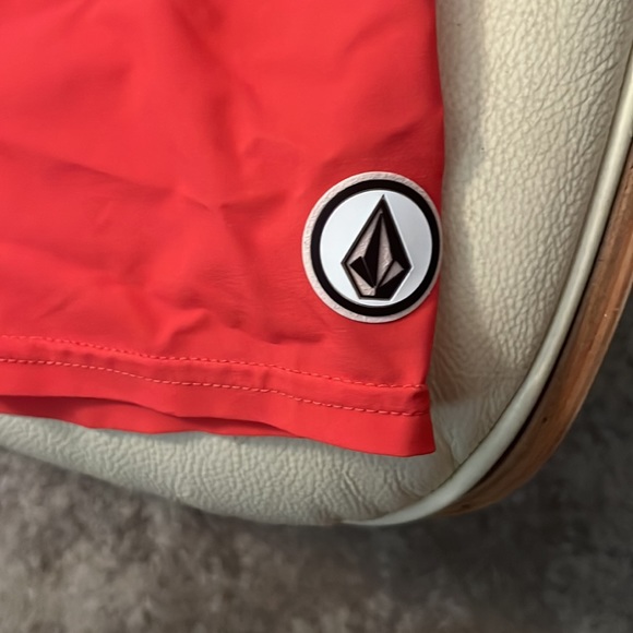 Volcom board shorts - Picture 2 of 6